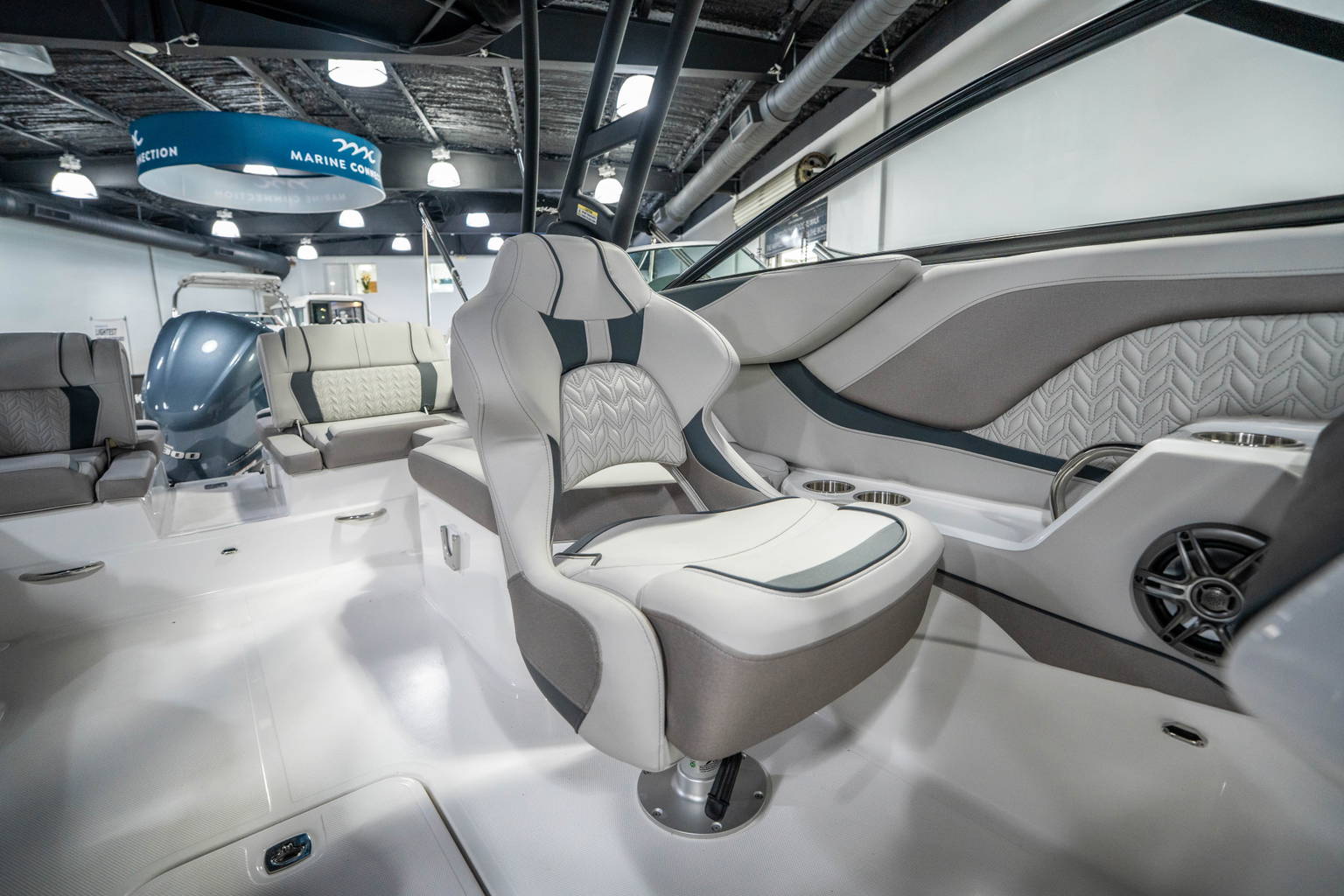 New 2026 Hurricane SunDeck 2600 OB #3386 image 19