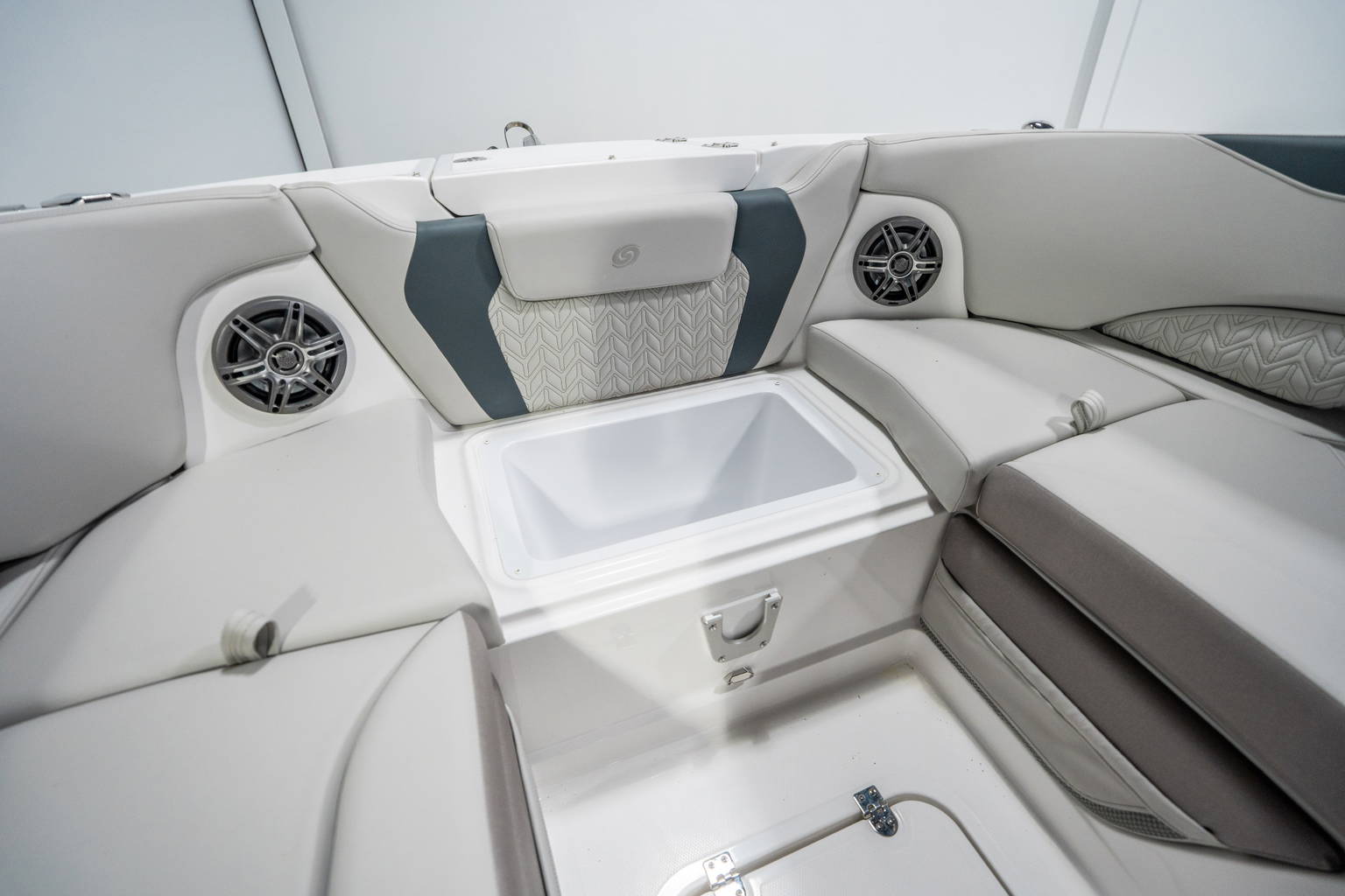 New 2026 Hurricane SunDeck 2600 OB #3386 image 26