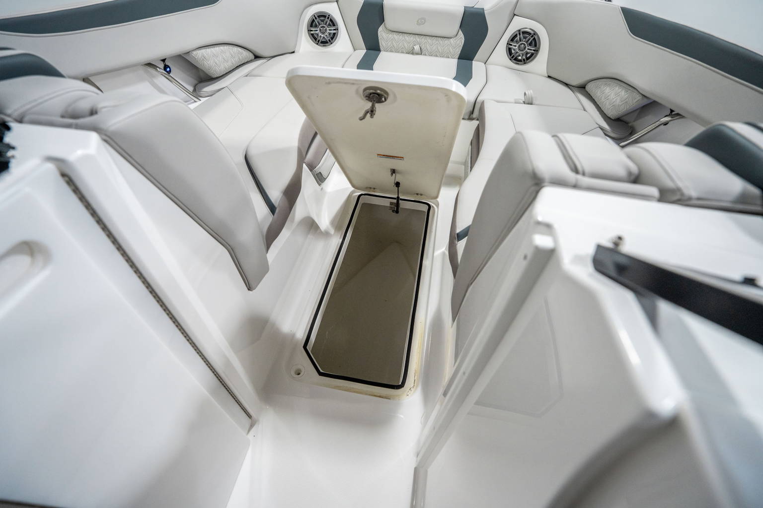 New 2026 Hurricane SunDeck 2600 OB #3386 image 27