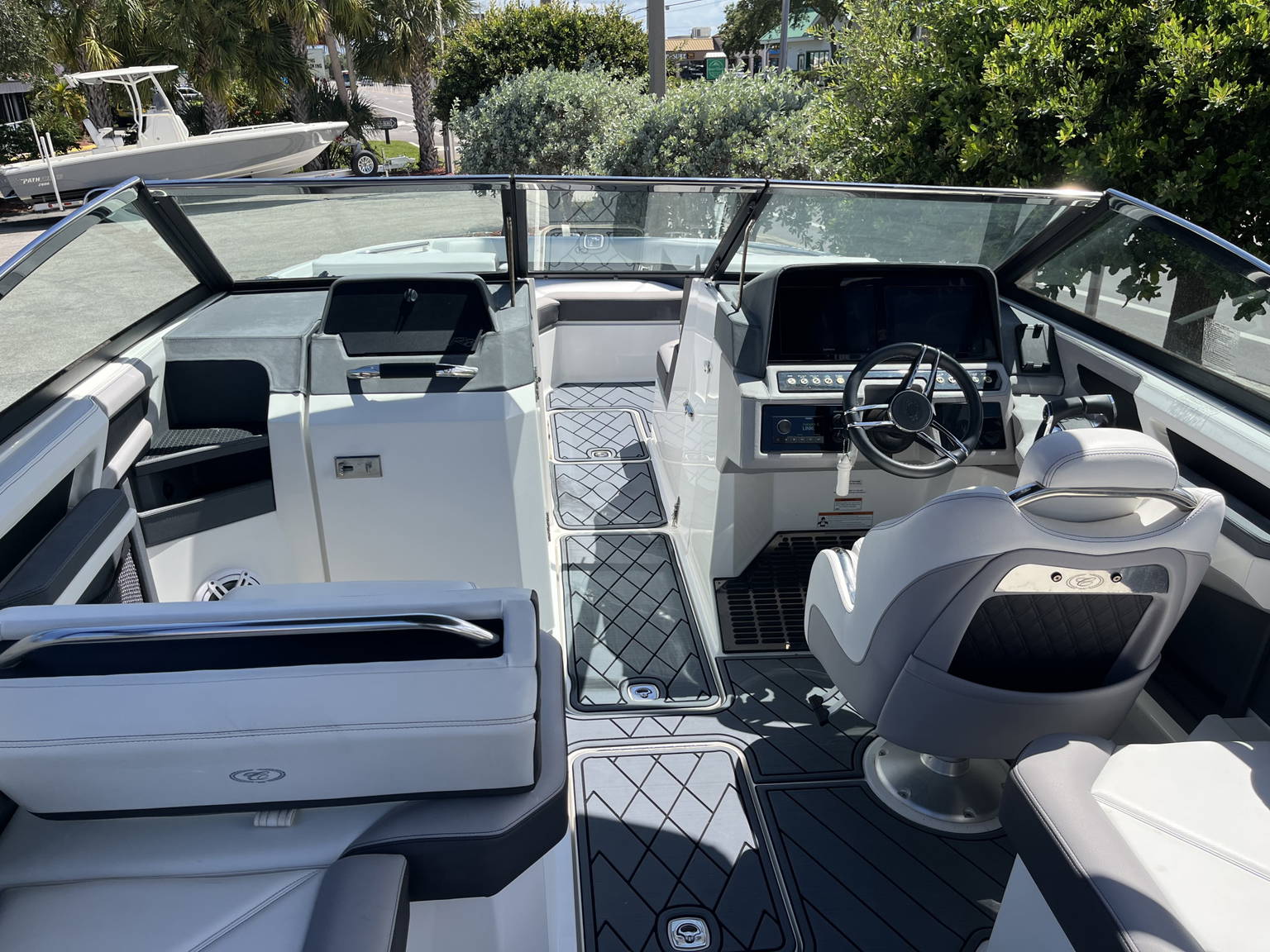 Alternative image of Cobalt R8 in Vero Beach, FL
