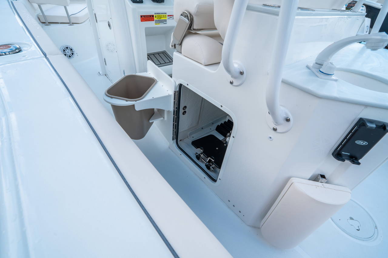 Alternative image of Sea Hunt Ultra 245 SE in Stuart, FL