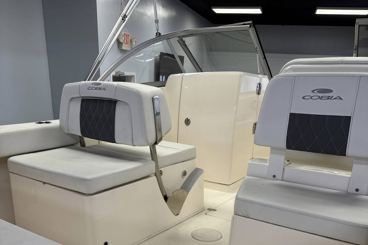 Alternative image of Cobia 220 DC in Miami, FL