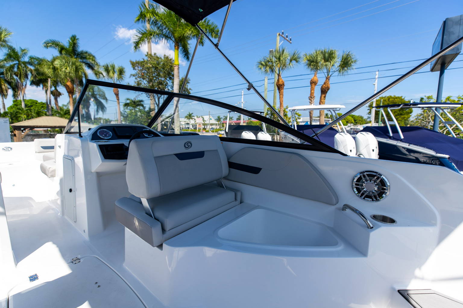New 2023 Hurricane SunDeck OB SD 235 OB #9628 image 16