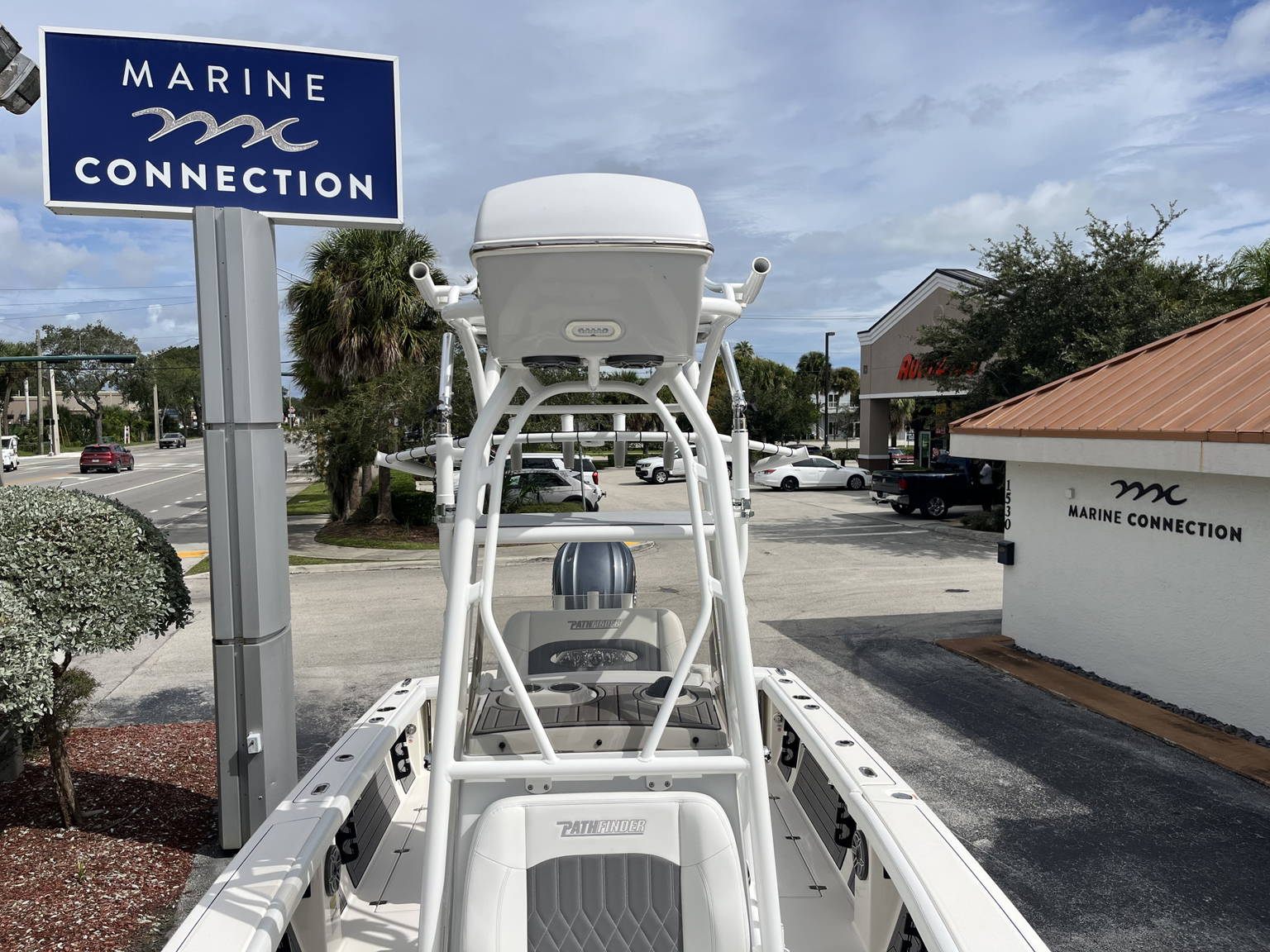 Alternative image of Pathfinder 2400 Open in Fort Lauderdale, FL