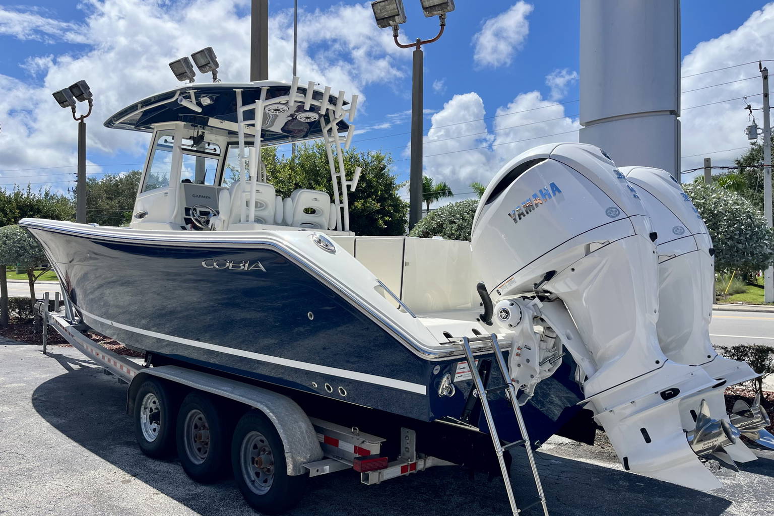 New 2025 Cobia 320 CC #A011 image 4