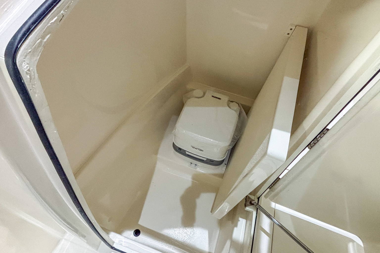 Used 2024 Cobia 220 DC #G004 image 10