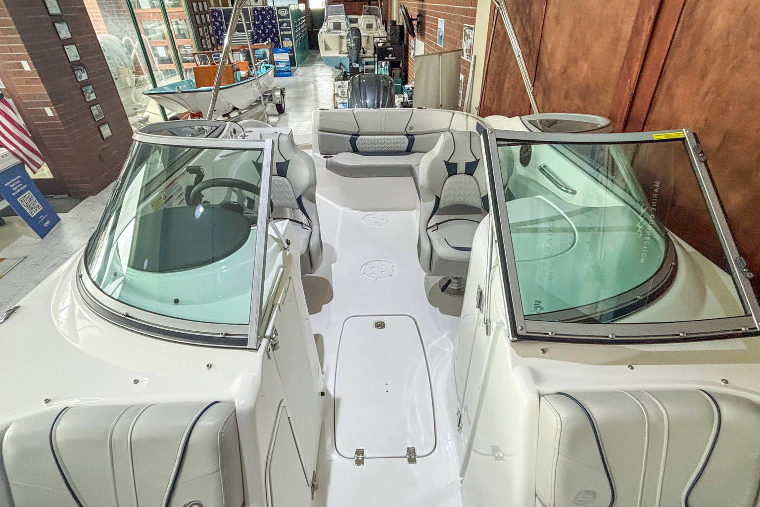 Used 2024 Hurricane SunDeck 2400 OB #7836 image 5