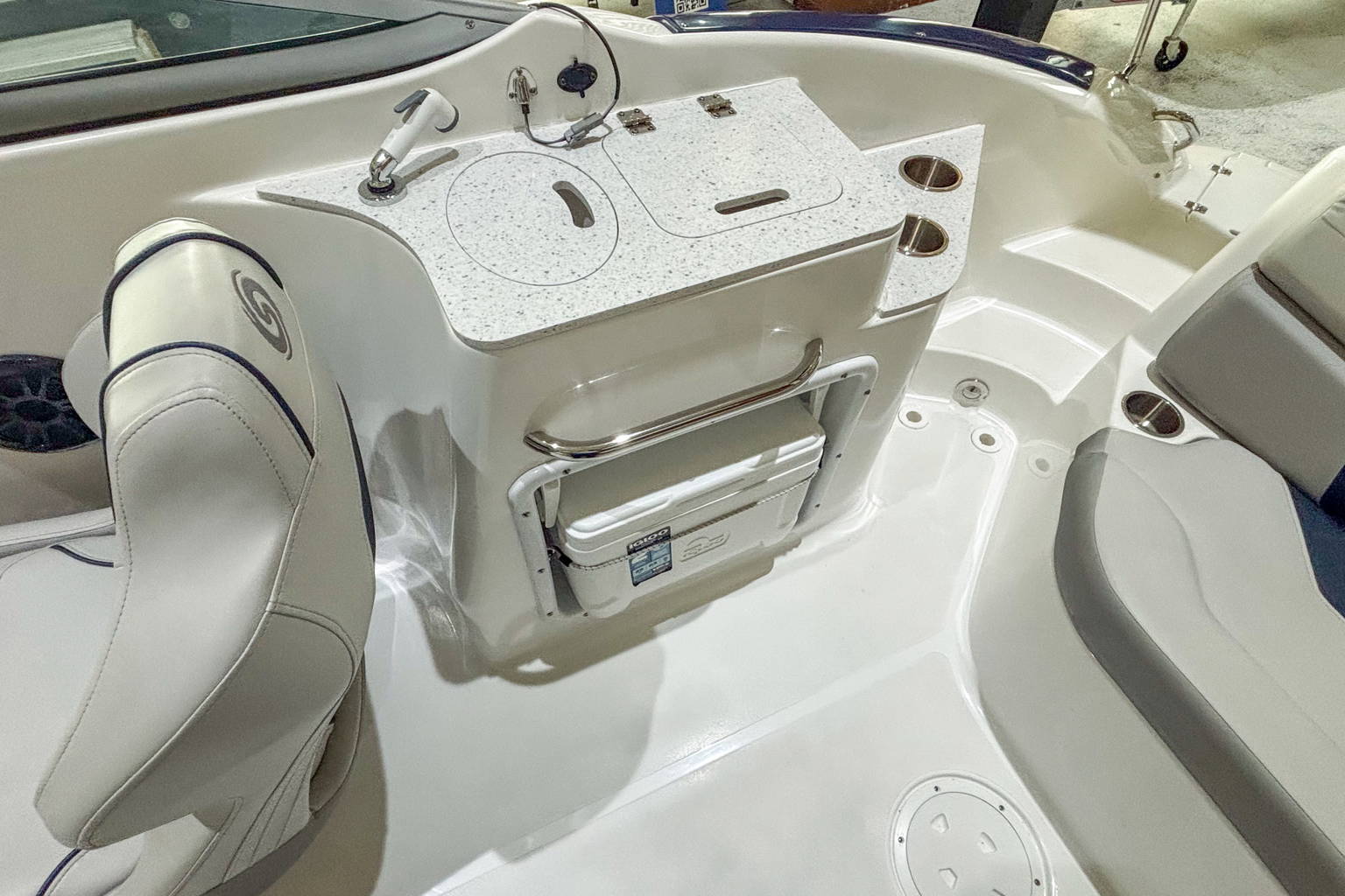 Used 2024 Hurricane SunDeck 2400 OB #7836 image 7