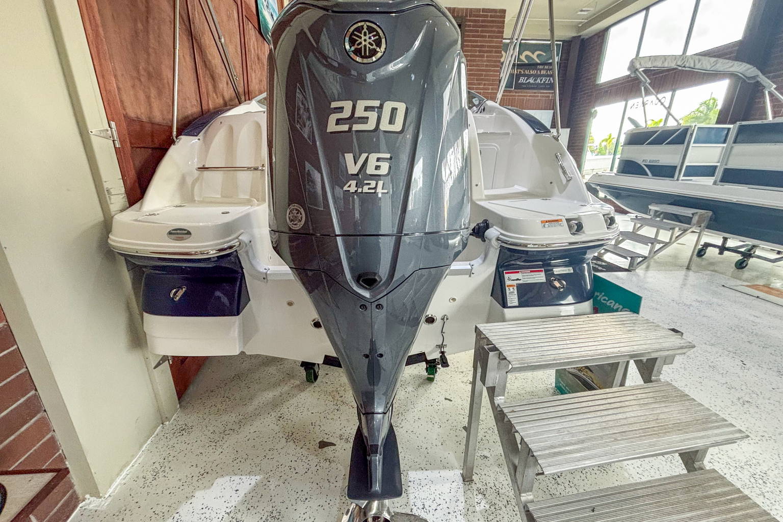 Alternative image of Hurricane SunDeck 2400 OB in Stuart, FL