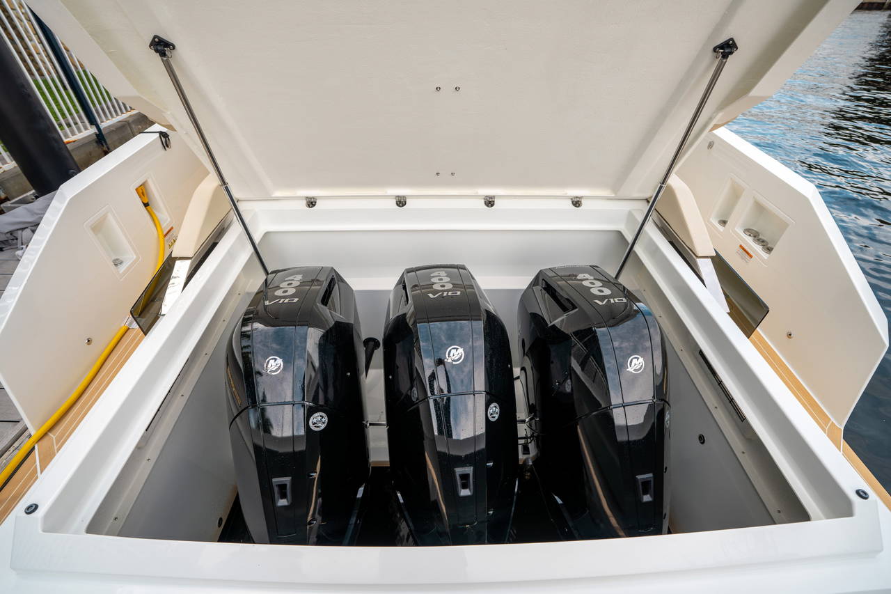 Alternative image of De Antonio Yachts D42 Open in West Palm Beach, FL