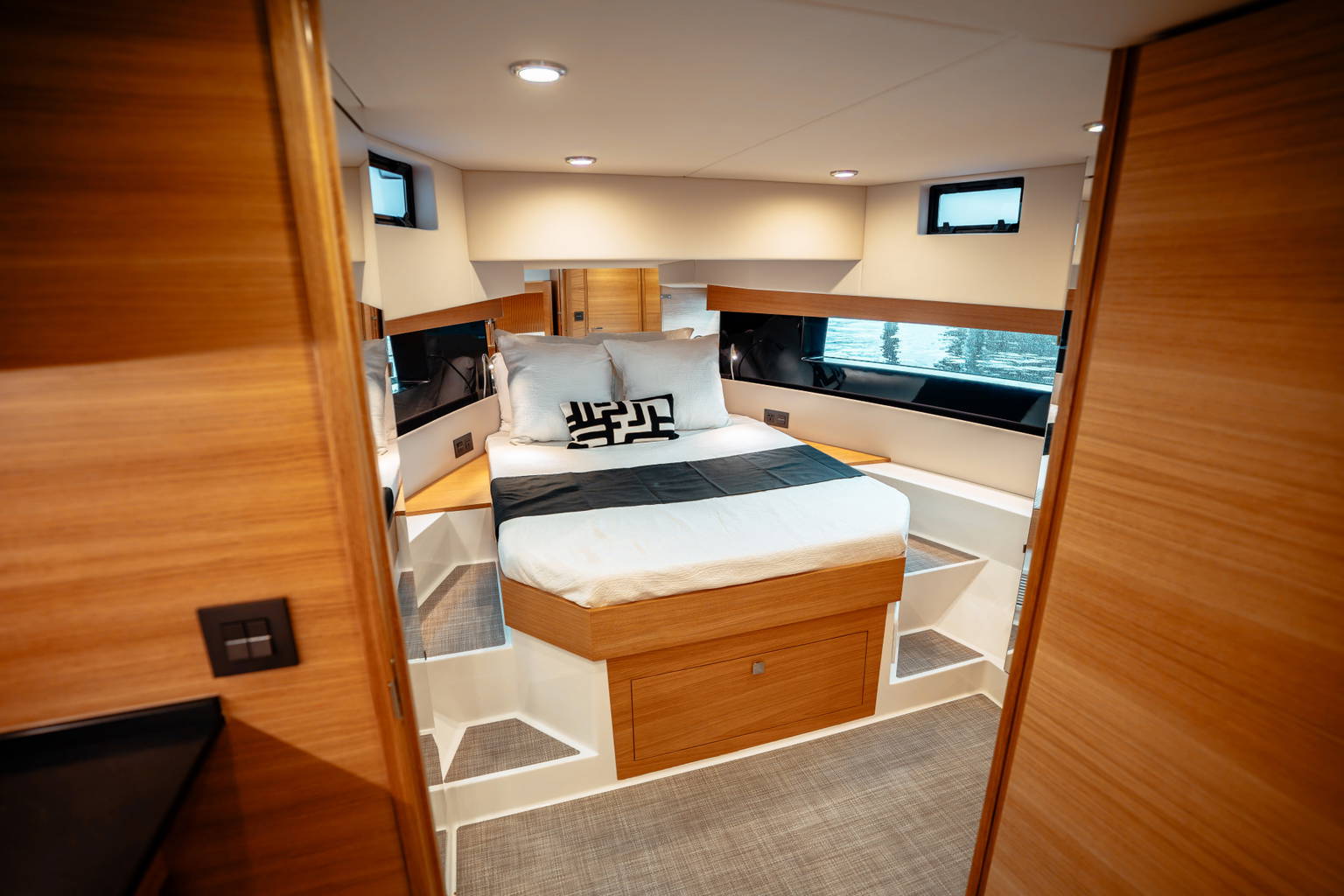 New 2025 De Antonio Yachts D50 Coupe #Y500 image 33