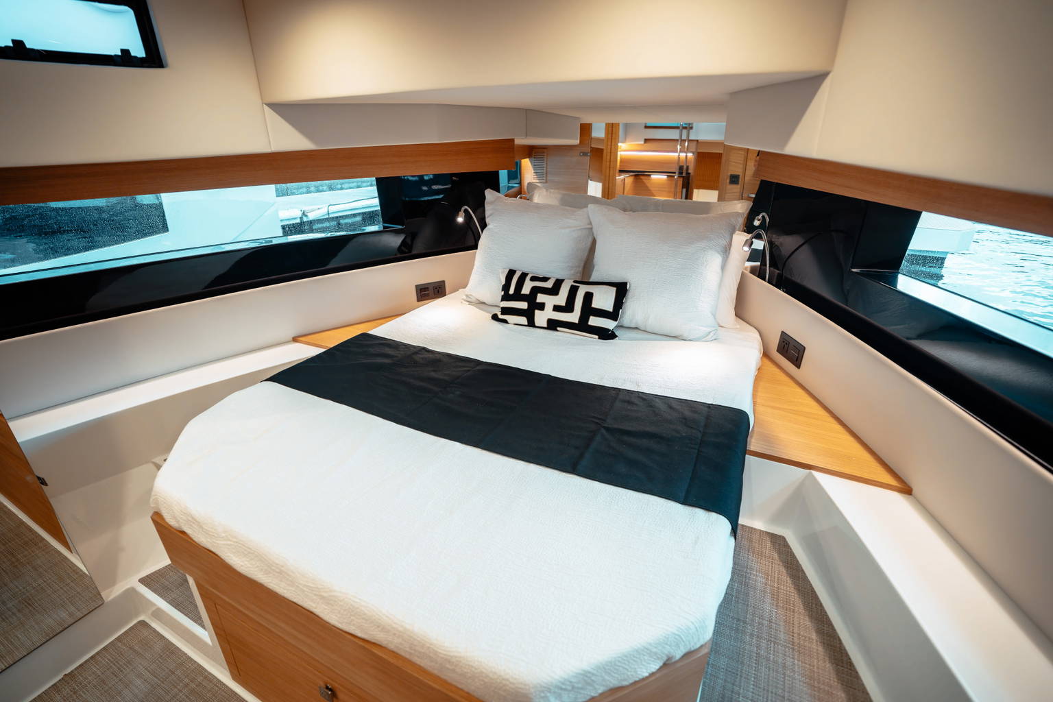 New 2025 De Antonio Yachts D50 Coupe #Y500 image 34