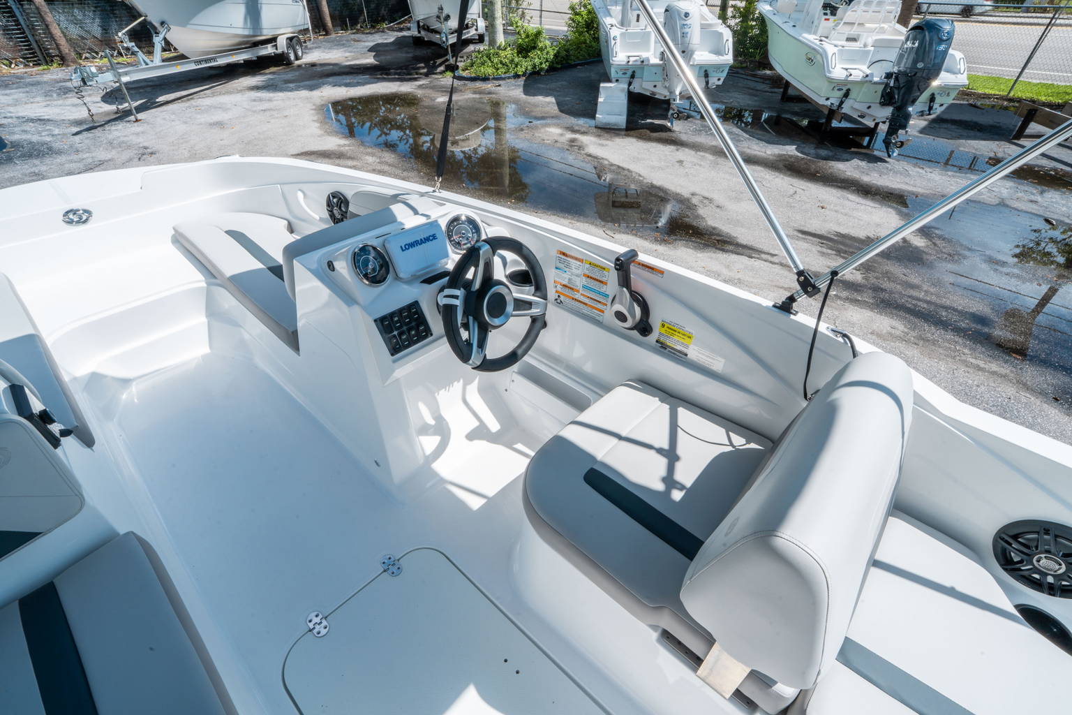 New 2026 Hurricane SunDeck Sport 185 OB #0653 image 15