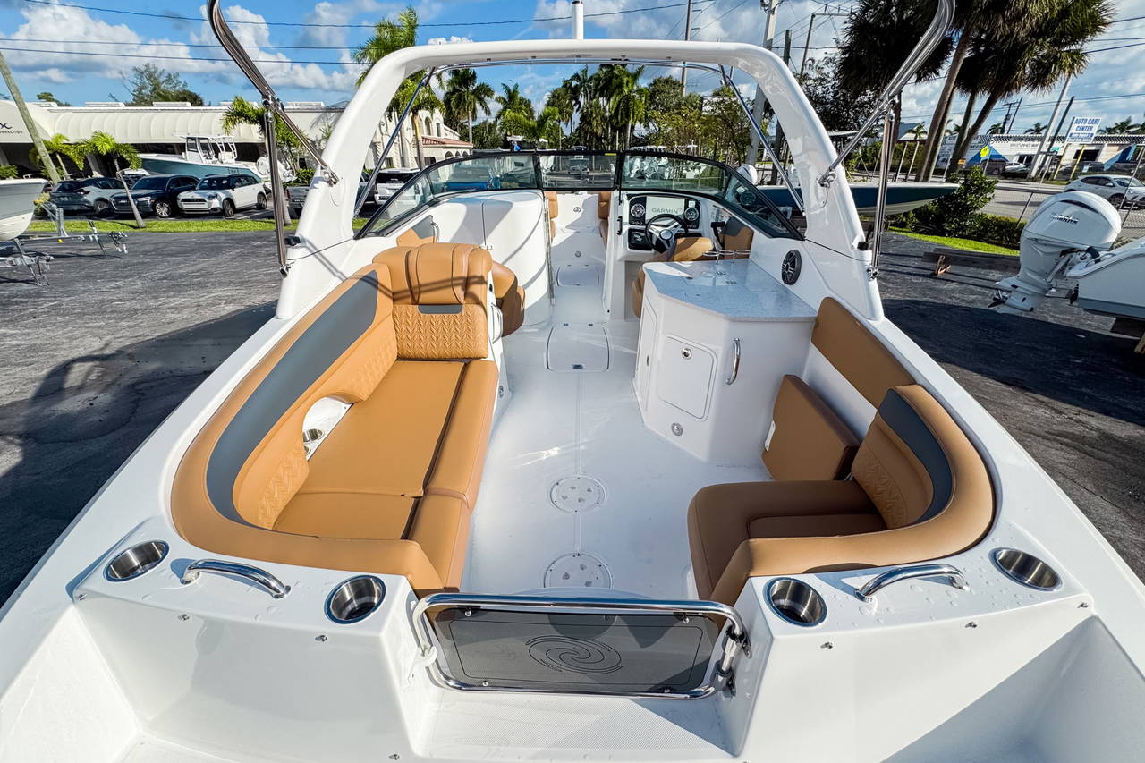 Alternative image of Hurricane SunDeck 2690 OB in West Palm Beach, FL