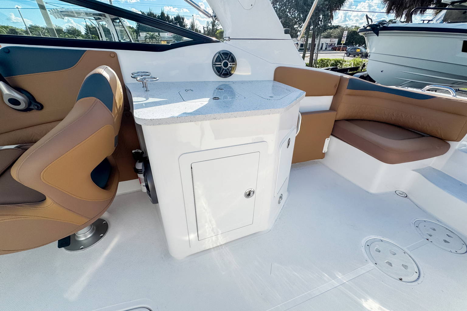 New 2026 Hurricane SunDeck 2690 OB #0646 image 11