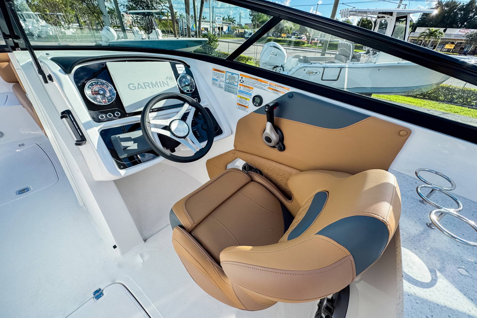 New 2026 Hurricane SunDeck 2690 OB #0646 image 12