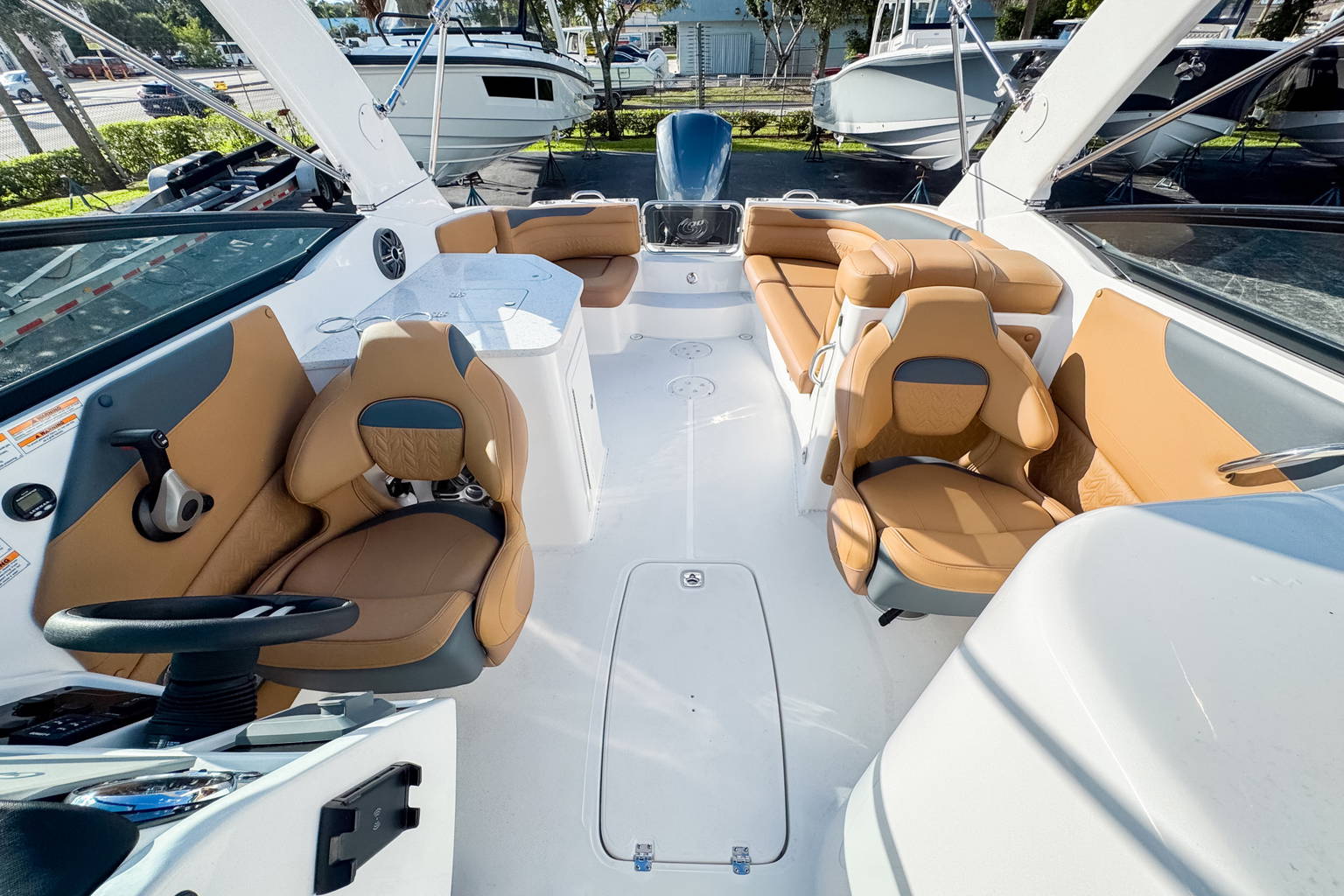 New 2026 Hurricane SunDeck 2690 OB #0646 image 14