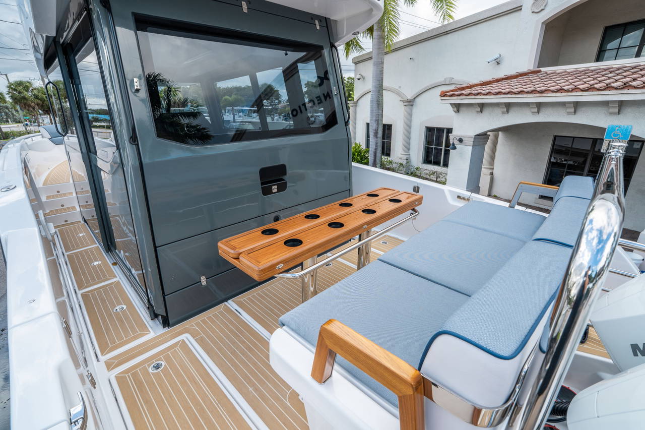 Alternative image of Aiata Wayfinder 38 Cabin in West Palm Beach, FL