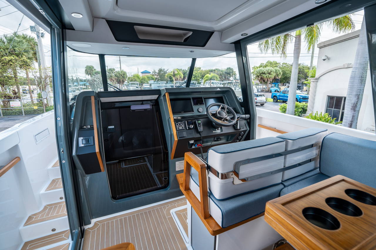 Alternative image of Aiata Wayfinder 38 Cabin in West Palm Beach, FL