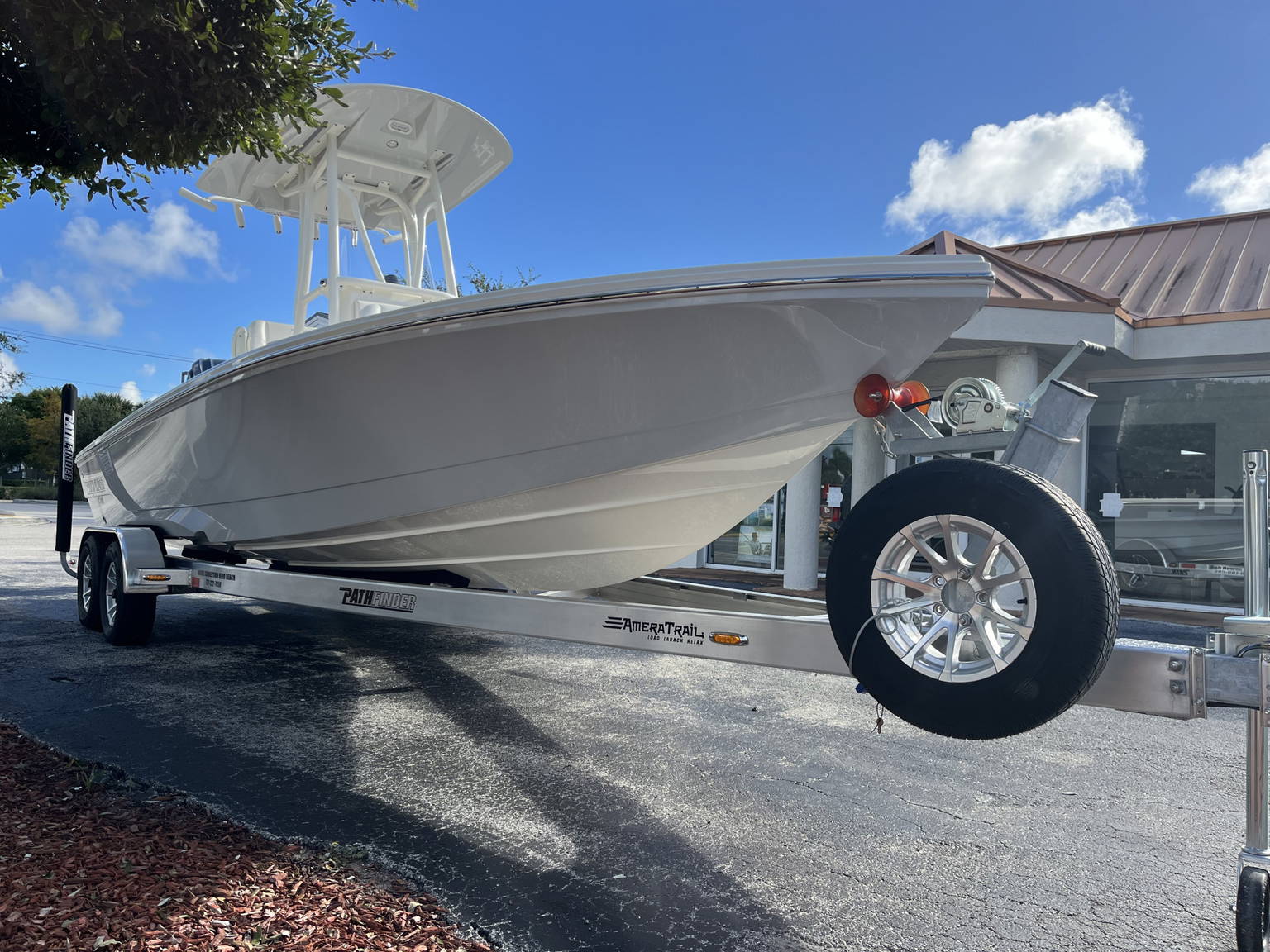 Alternative image of Pathfinder 2500 Hybrid in Stuart, FL