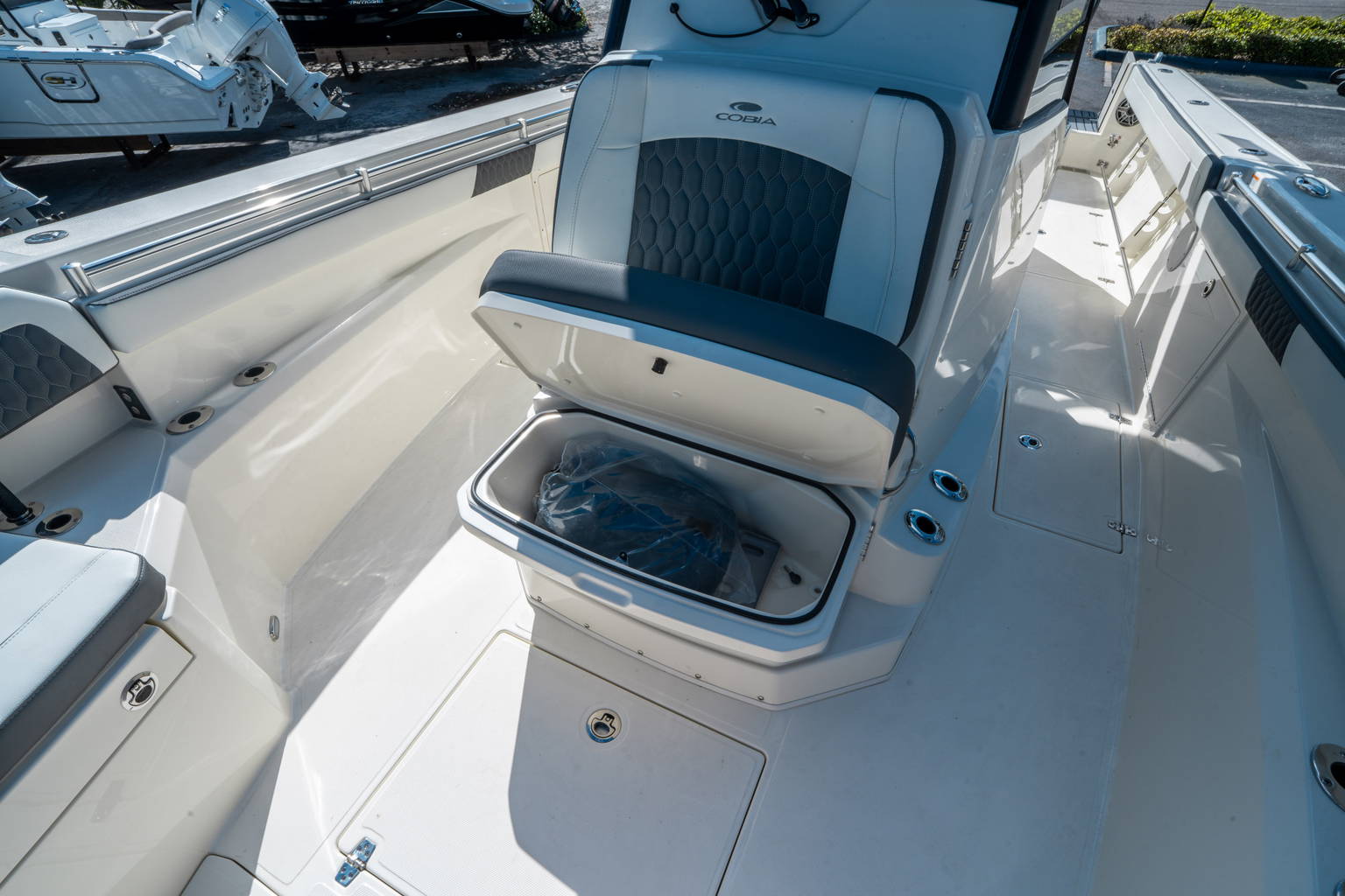 New 2026 Cobia 305 CC #L016 image 33