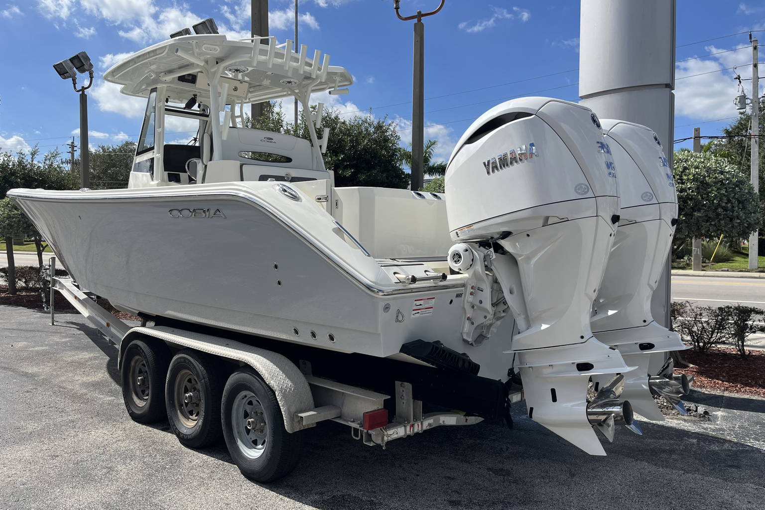 New 2026 Cobia 305 CC #L013 image 4