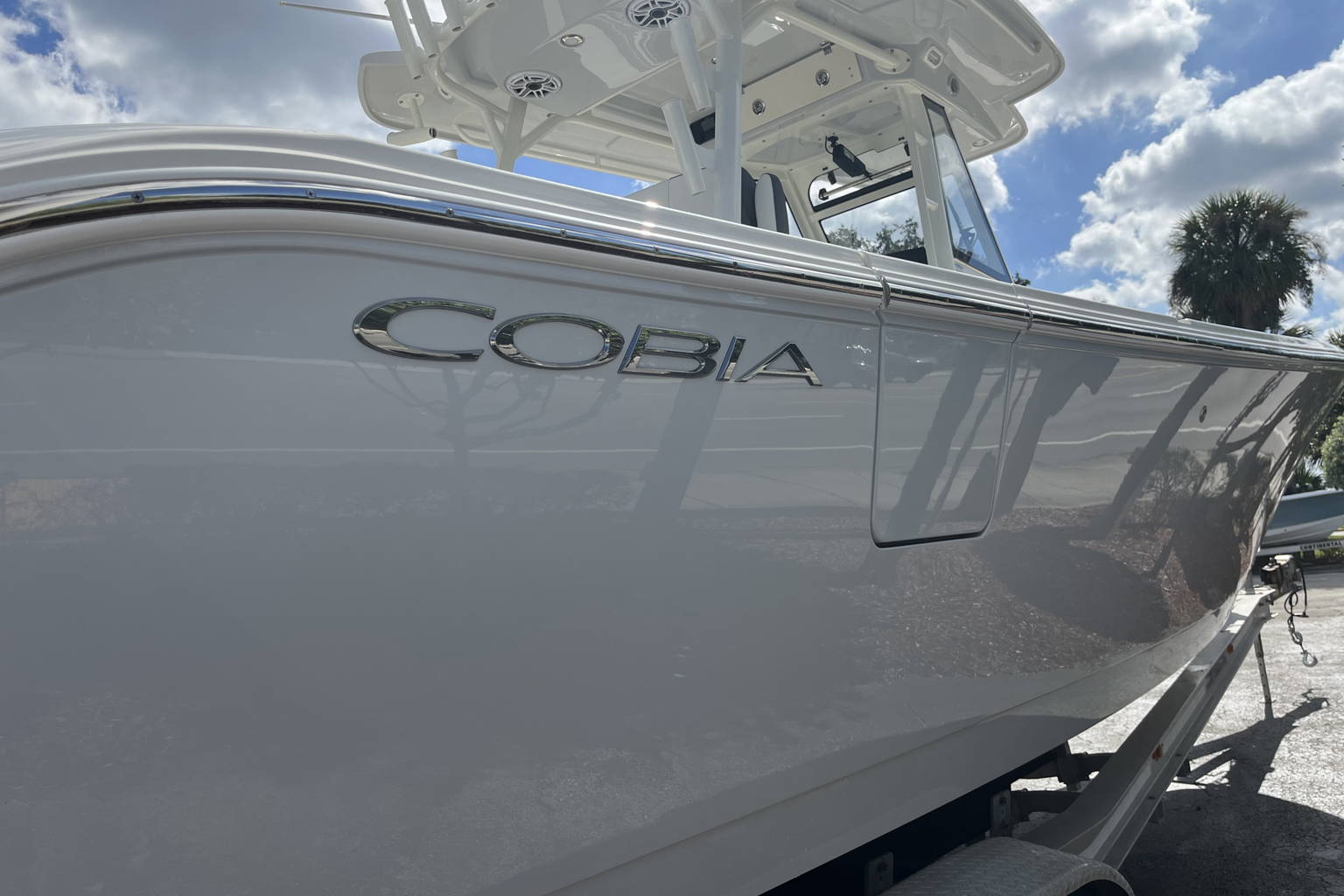 New 2026 Cobia 305 CC #L013 image 7