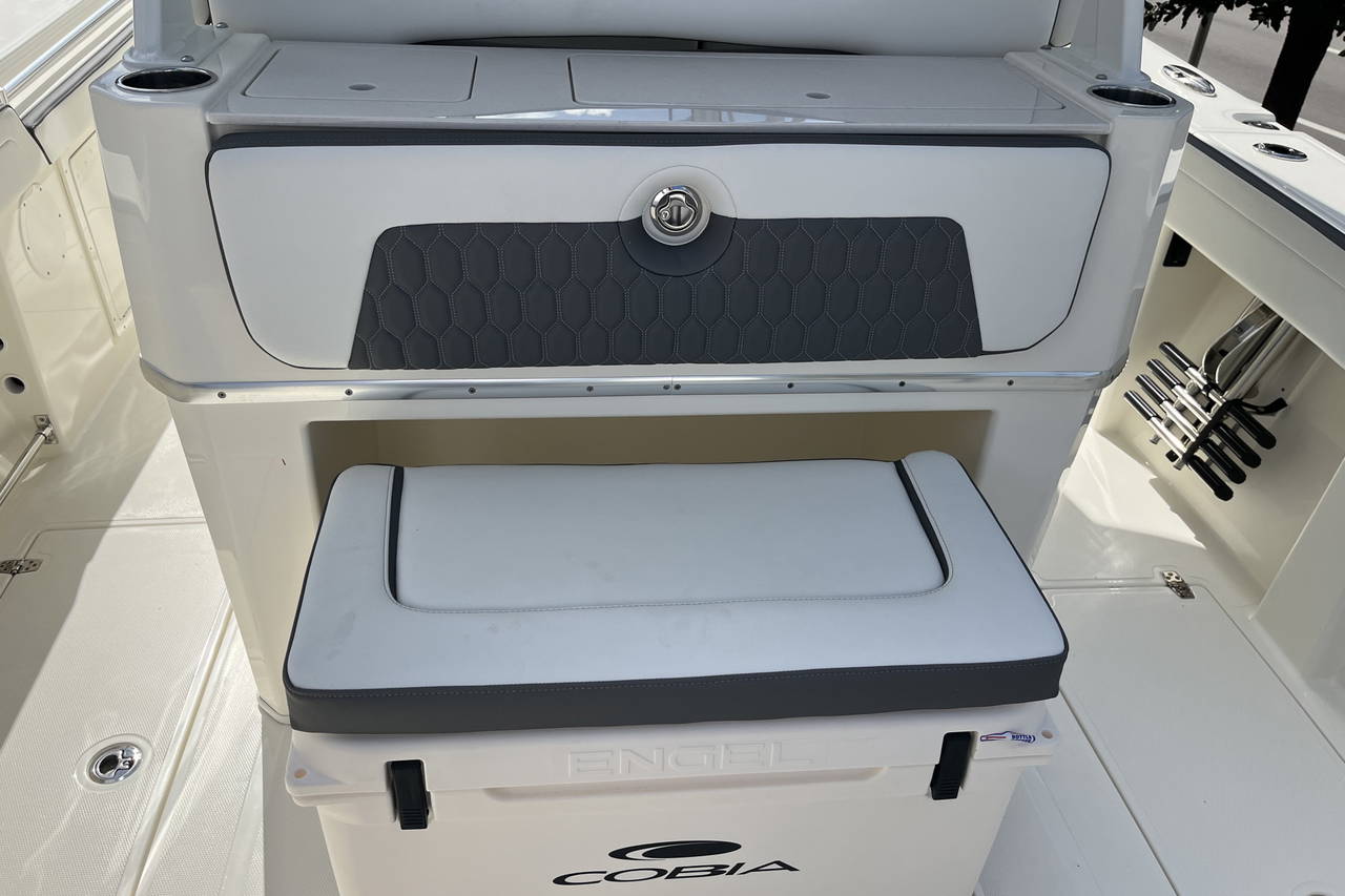 Alternative image of Cobia 305 CC in Vero Beach, FL