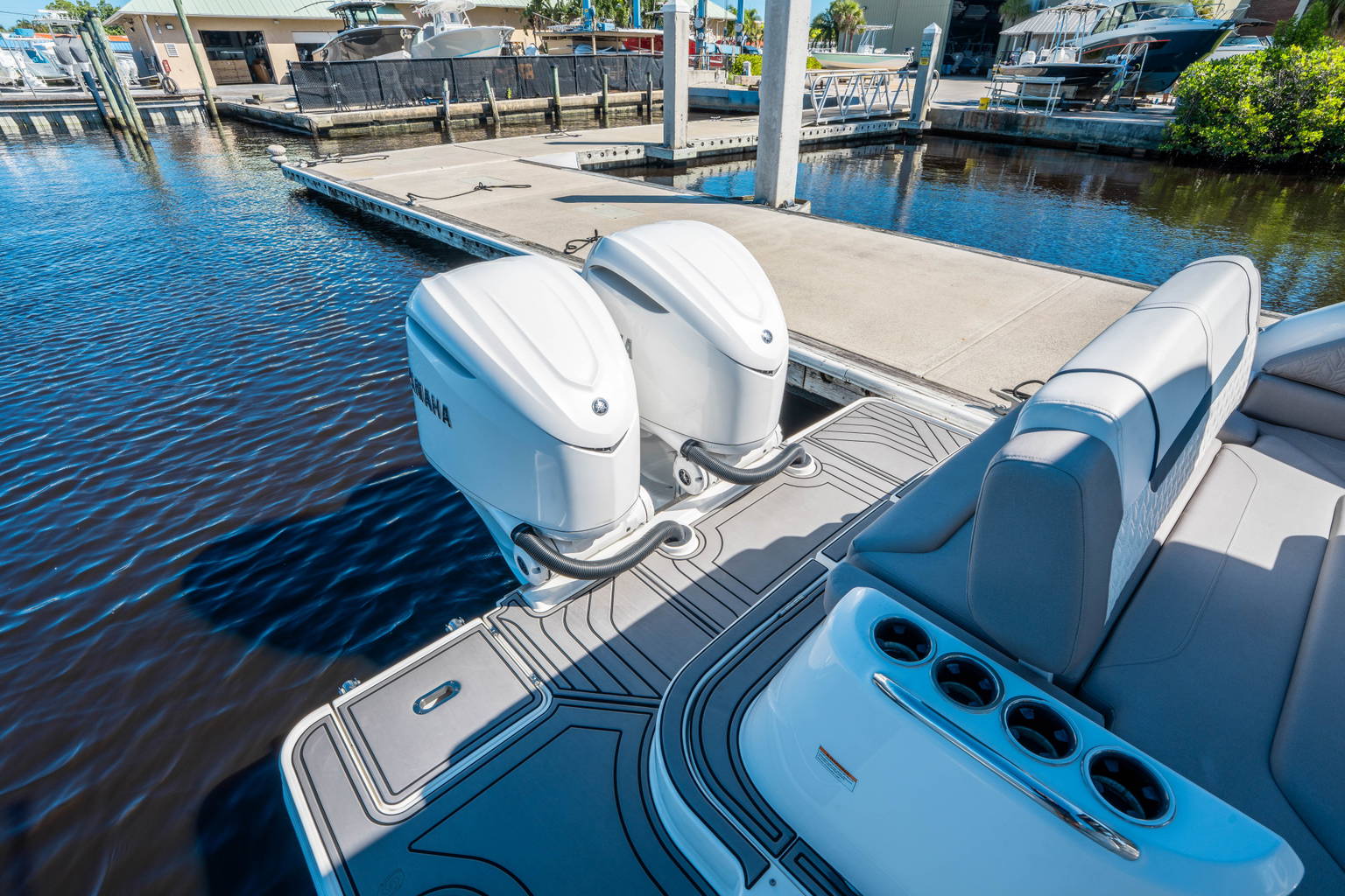 New 2025 Hurricane SunDeck 3200 OB #9557 image 7
