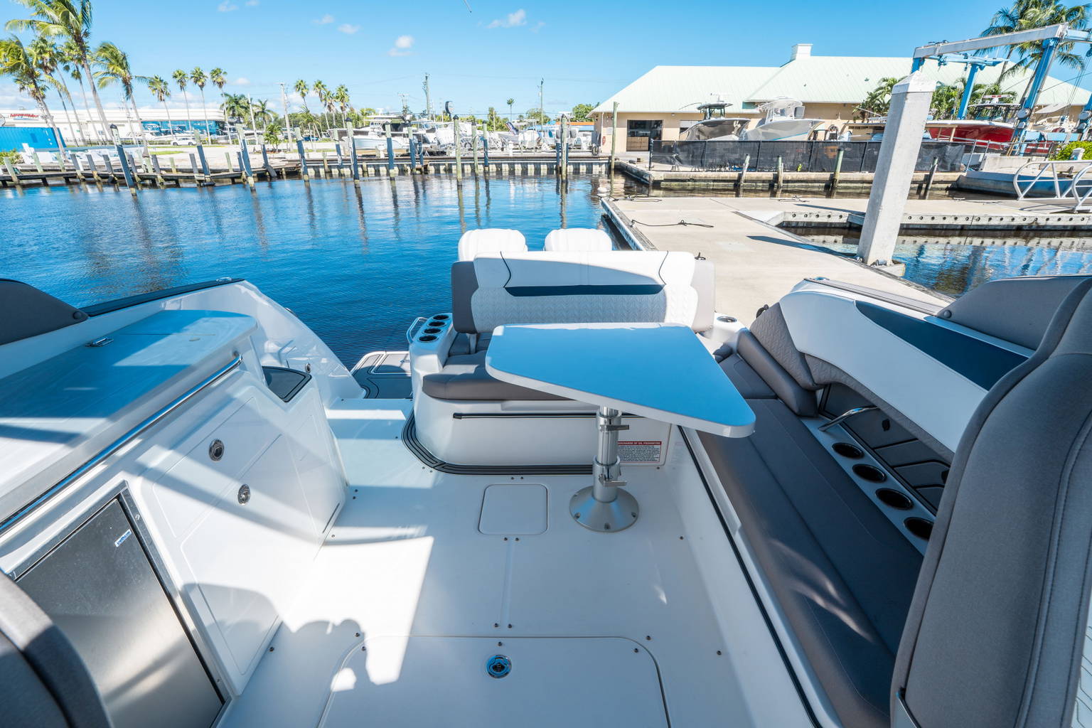 New 2025 Hurricane SunDeck 3200 OB #9557 image 10