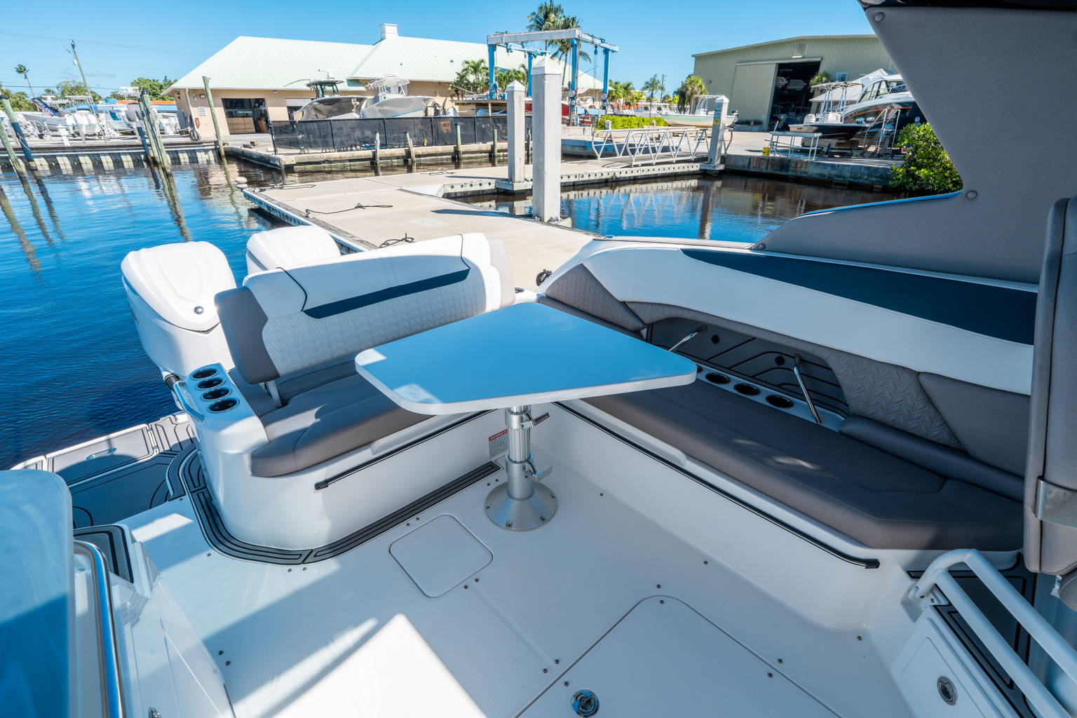 New 2025 Hurricane SunDeck 3200 OB #9557 image 11