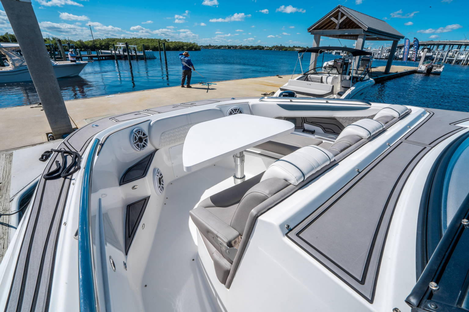 New 2025 Hurricane SunDeck 3200 OB #9557 image 21