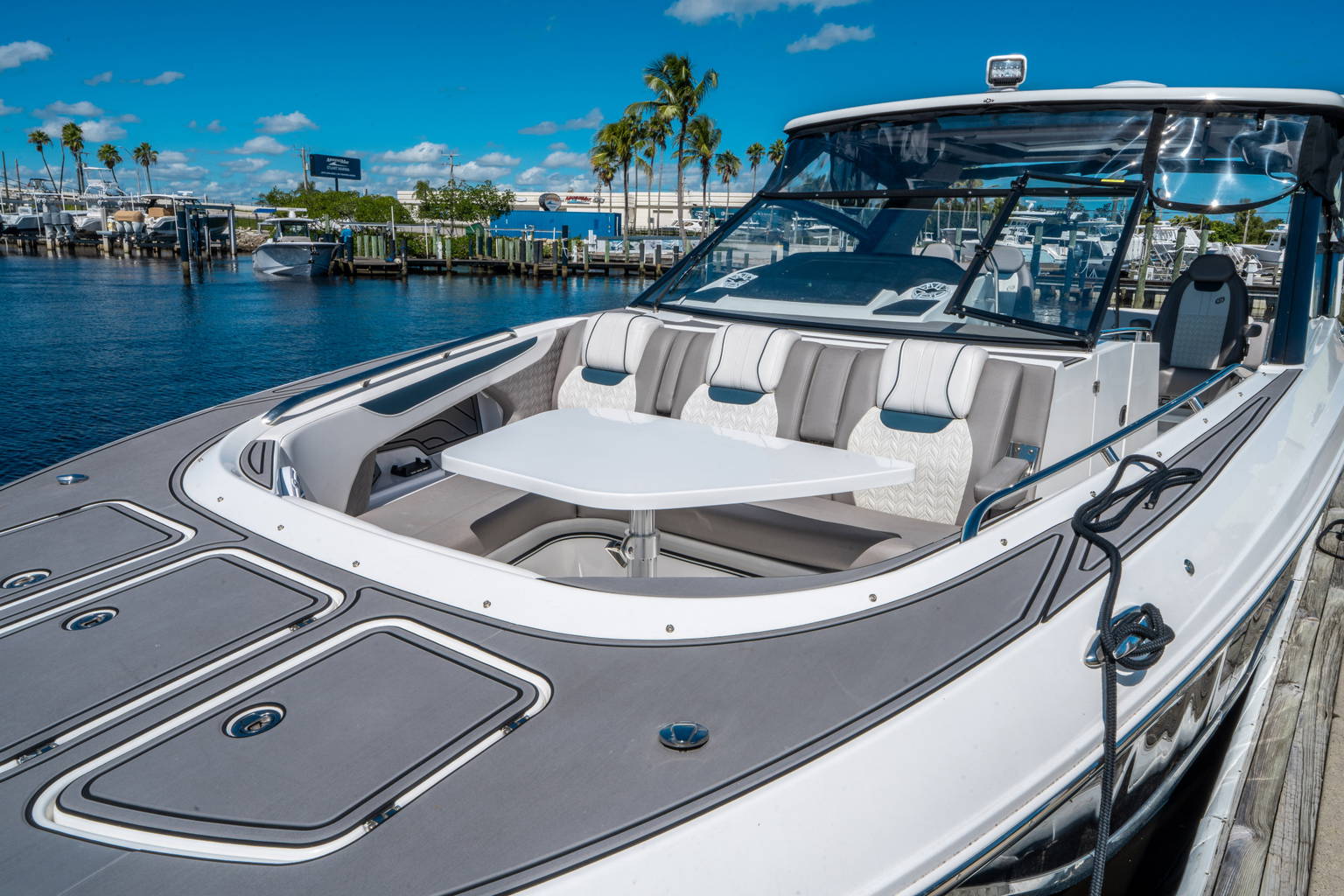 New 2025 Hurricane SunDeck 3200 OB #9557 image 24