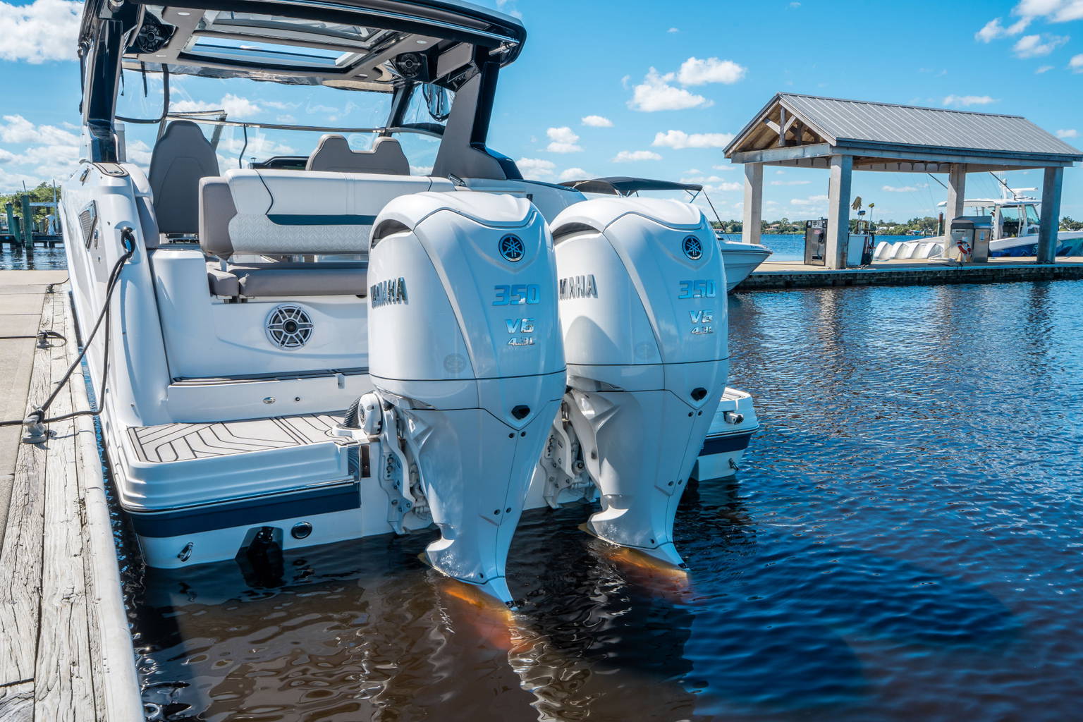 New 2025 Hurricane SunDeck 3200 OB #9557 image 25