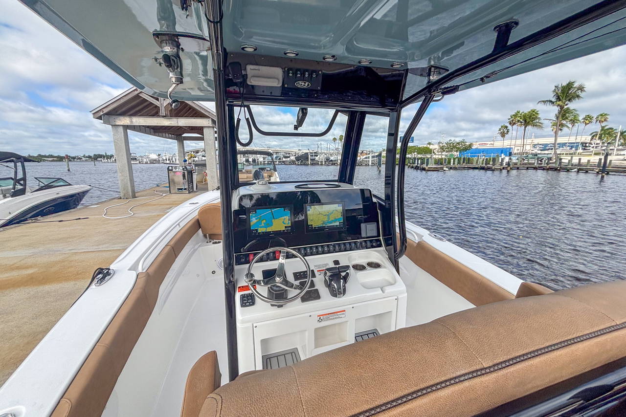 Alternative image of Sea Hunt 305 CC in Stuart, FL