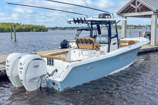Used 2022 Sea Hunt 305 CC for sale