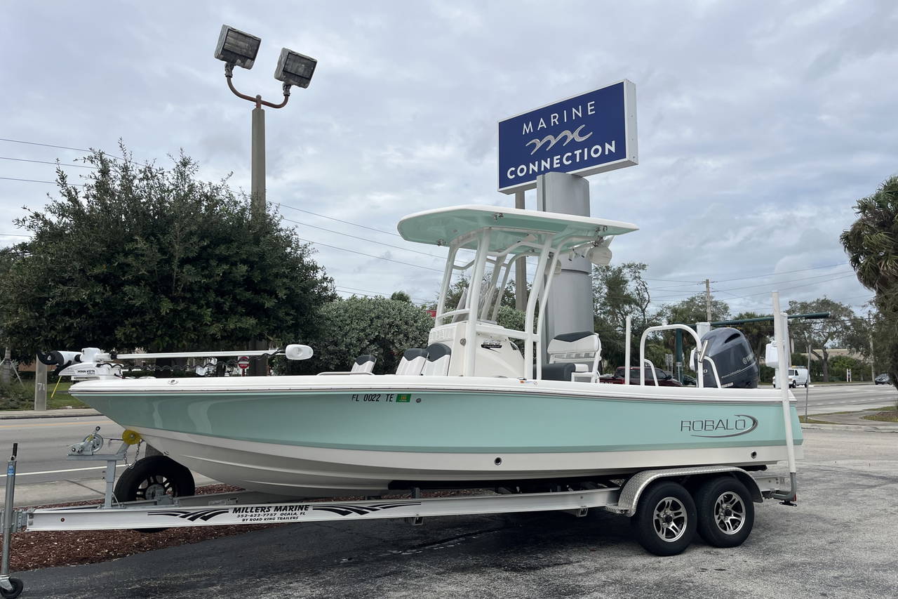 Main image of Robalo 226 Cayman in Vero Beach, FL