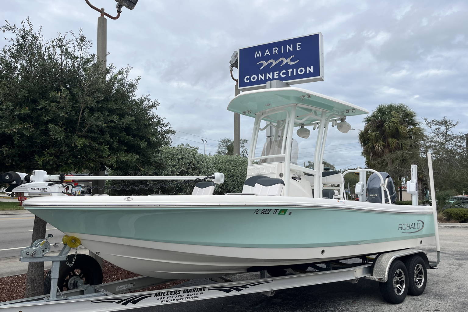 Used 2020 Robalo 226 Cayman #0195 image 2