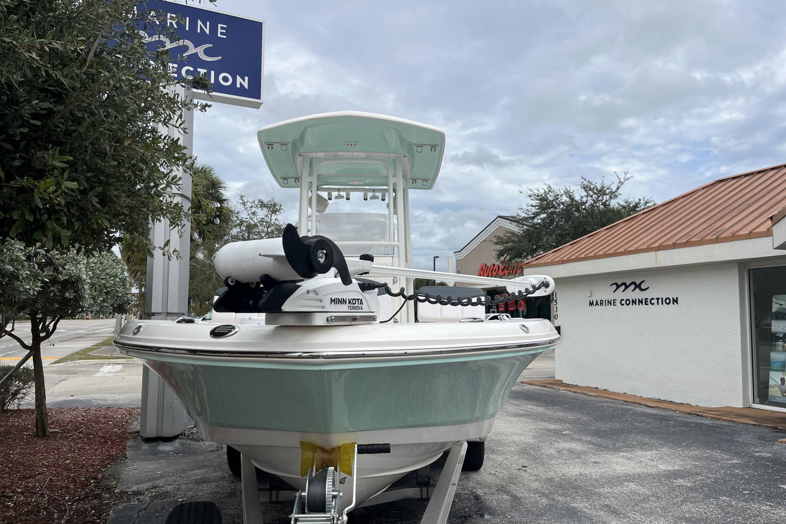 Used 2020 Robalo 226 Cayman #0195 image 3