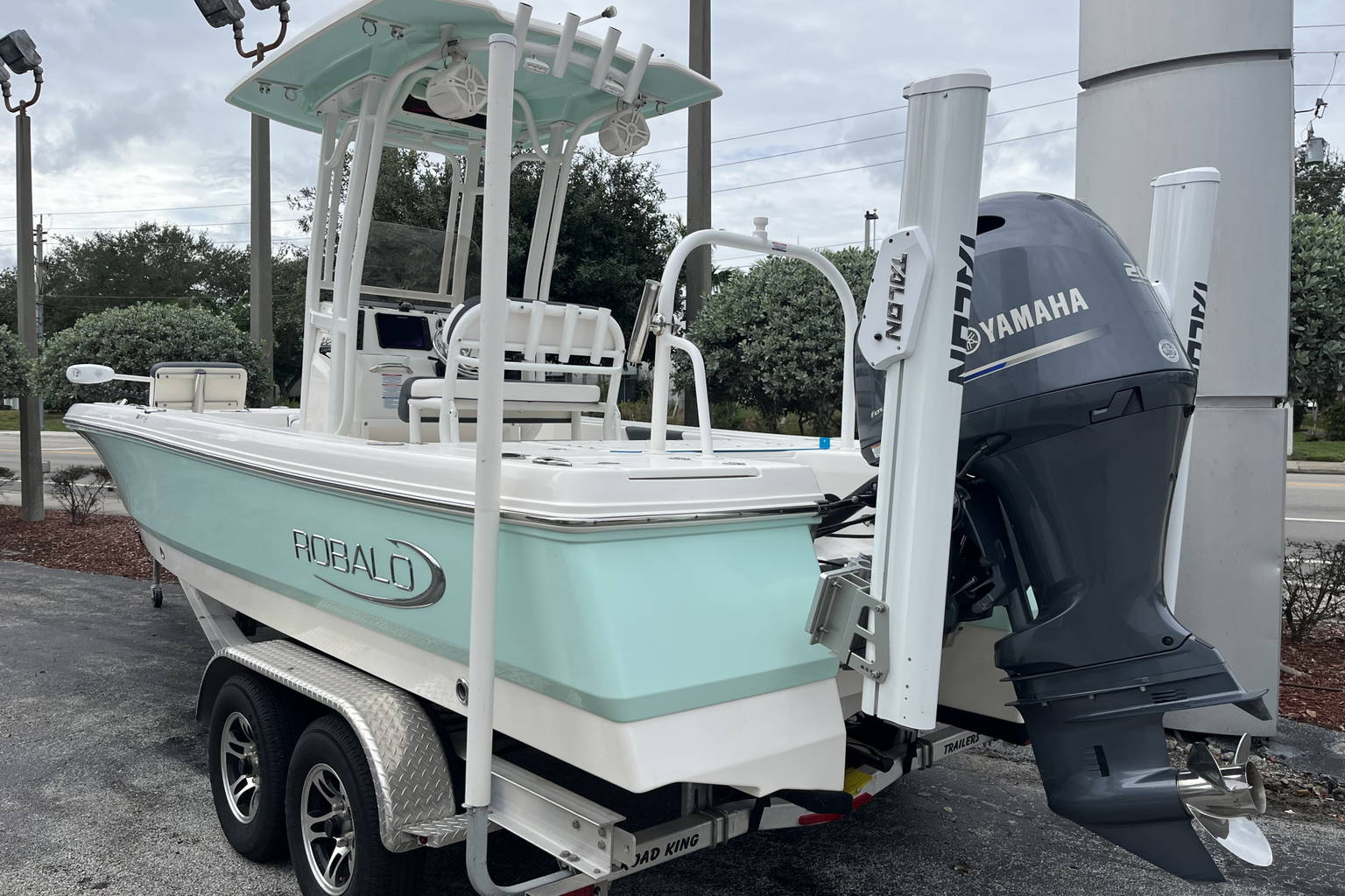 Used 2020 Robalo 226 Cayman #0195 image 4