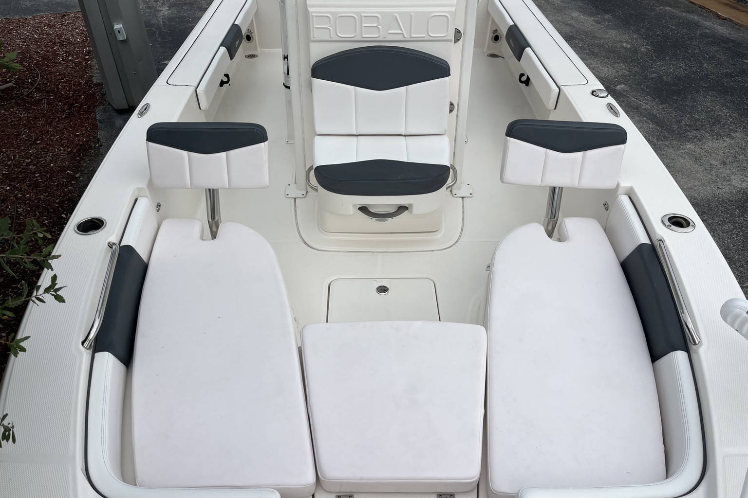 Used 2020 Robalo 226 Cayman #0195 image 23