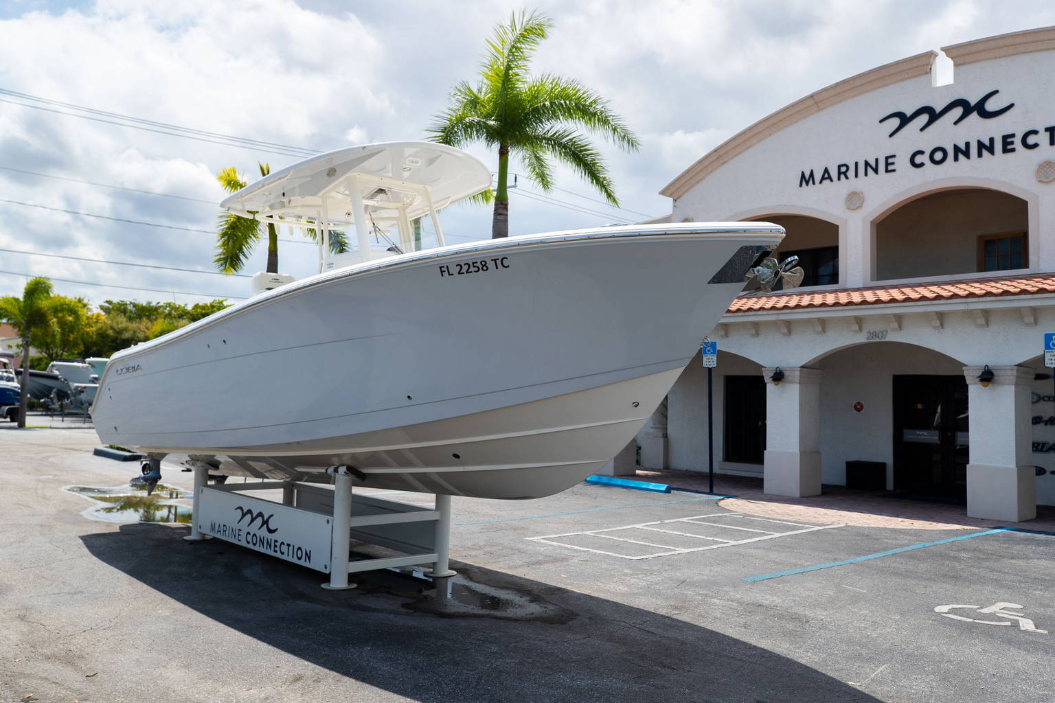 Used 2022 Cobia 280 CC #D020 image 2