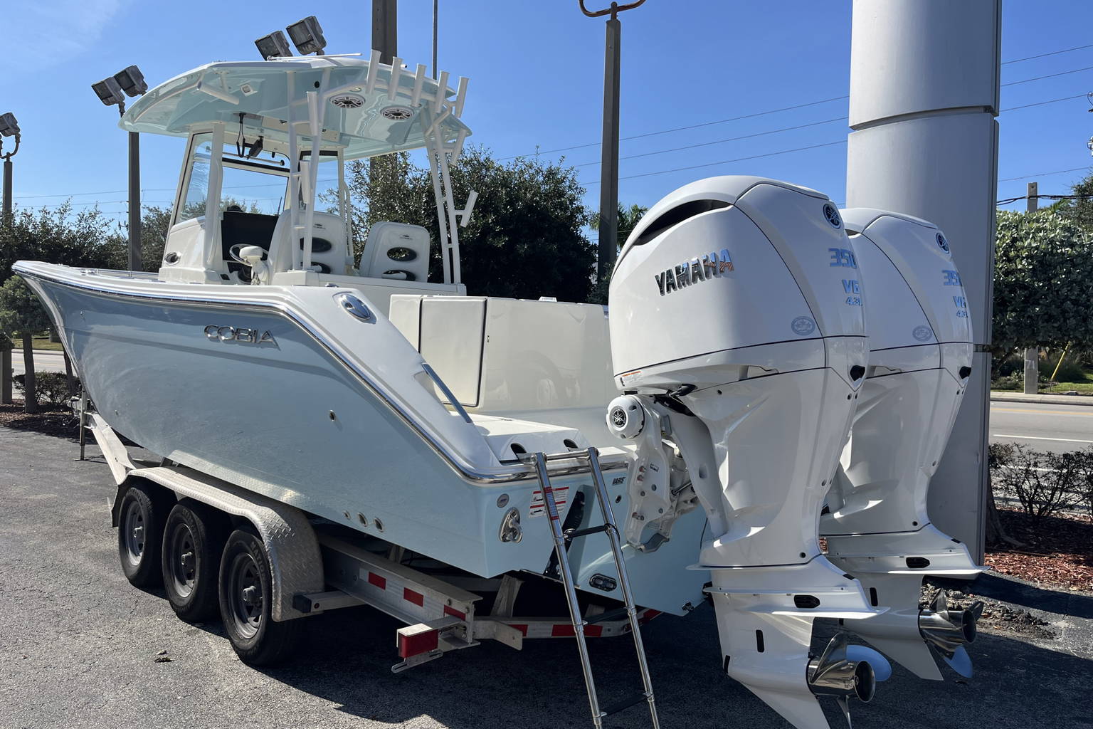 New 2026 Cobia 320 CC #A002 image 4