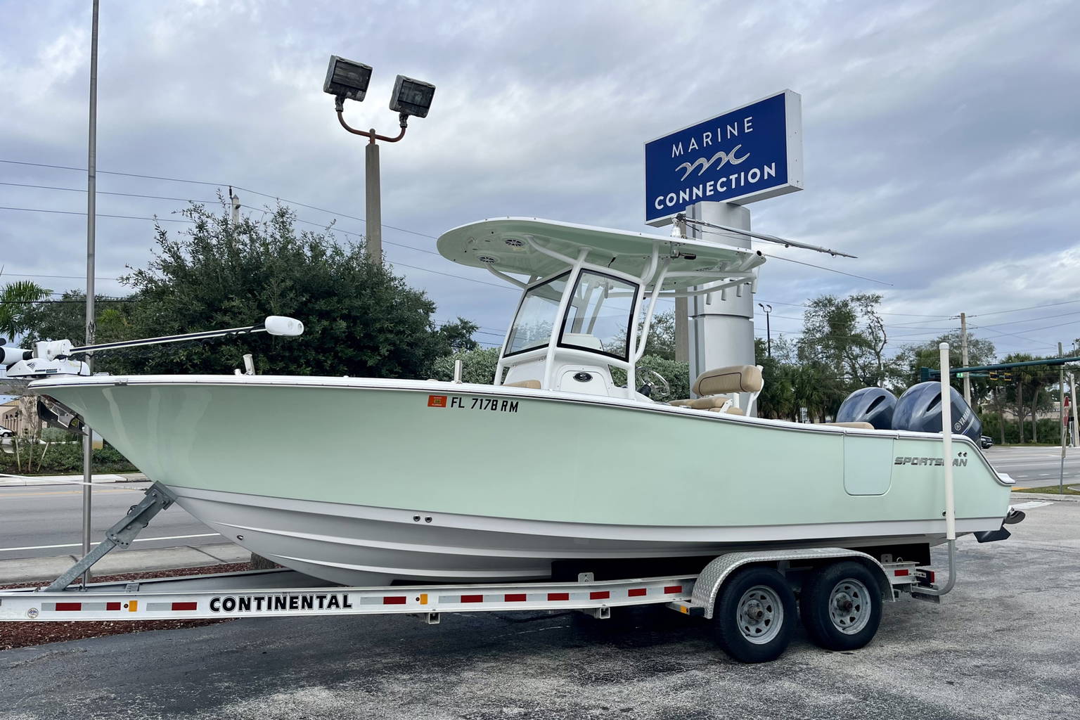 Used 2018 Sportsman 252 Open #F290 image 1