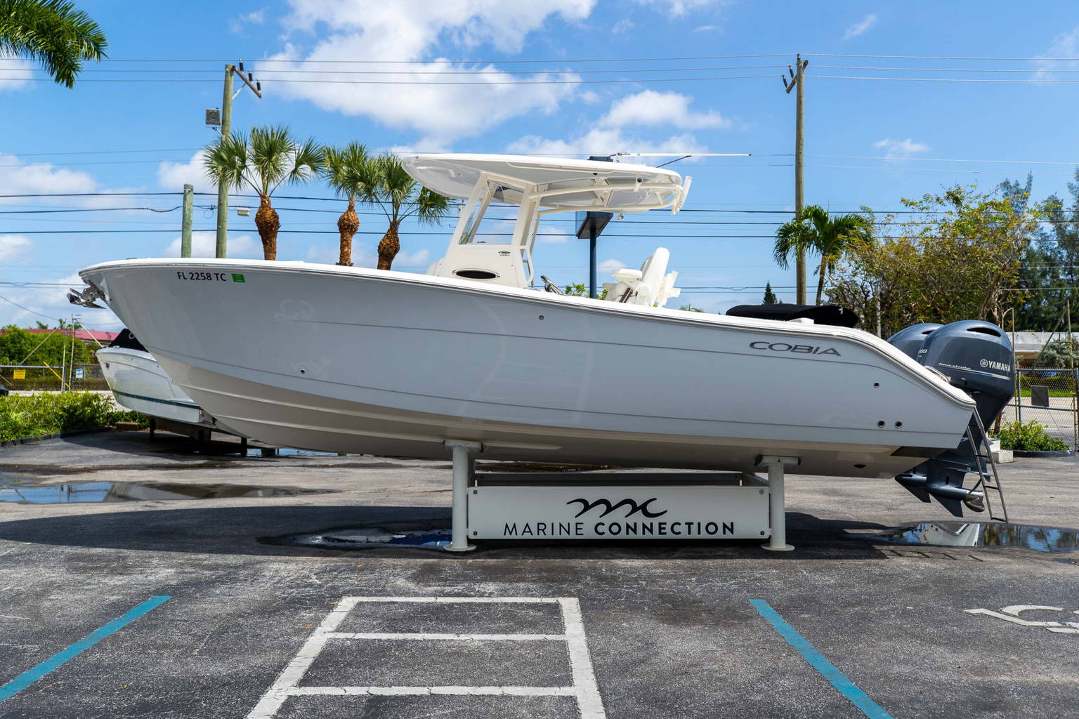 Used 2022 Cobia 280 CC #D020 image 7