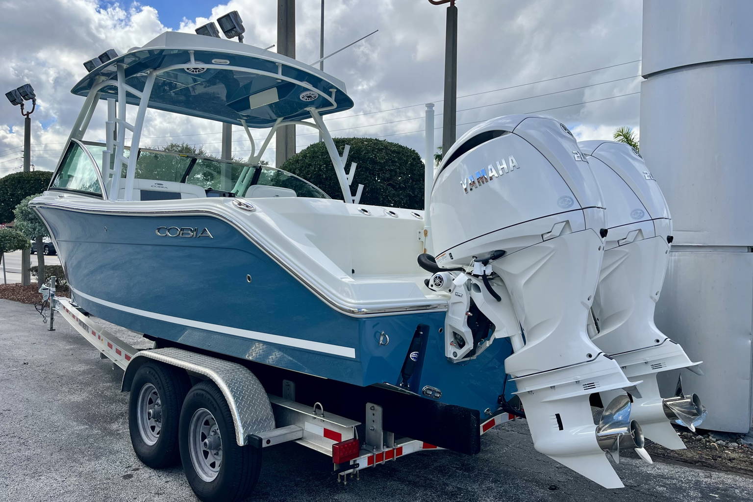 New 2026 Cobia 280 DC #D010 image 4