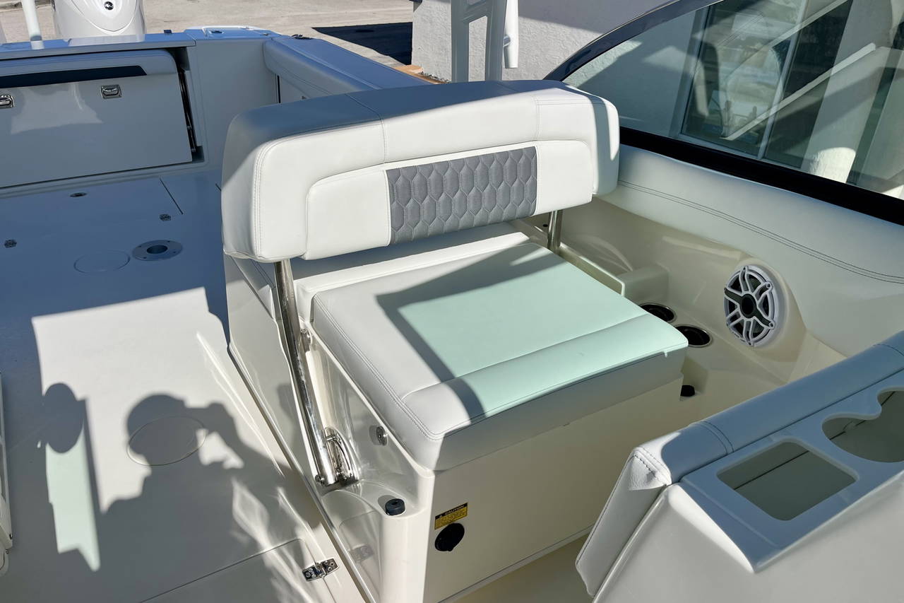 Alternative image of Cobia 280 DC in Vero Beach, FL