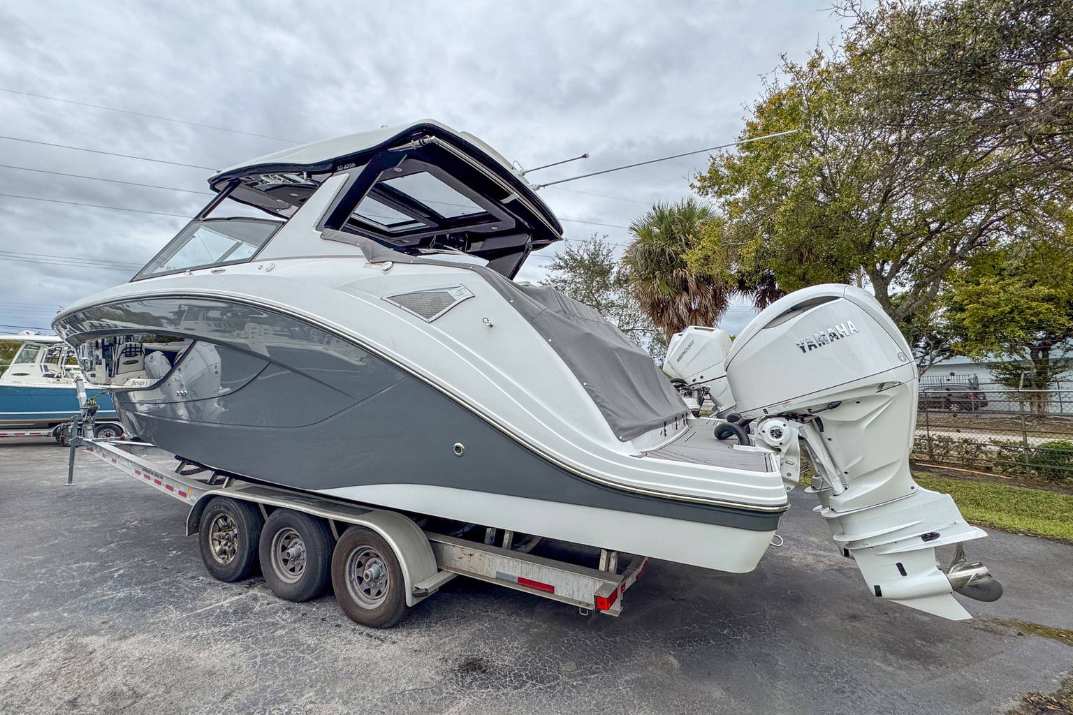 New 2026 Hurricane SunDeck 3200 OB #0871 image 2