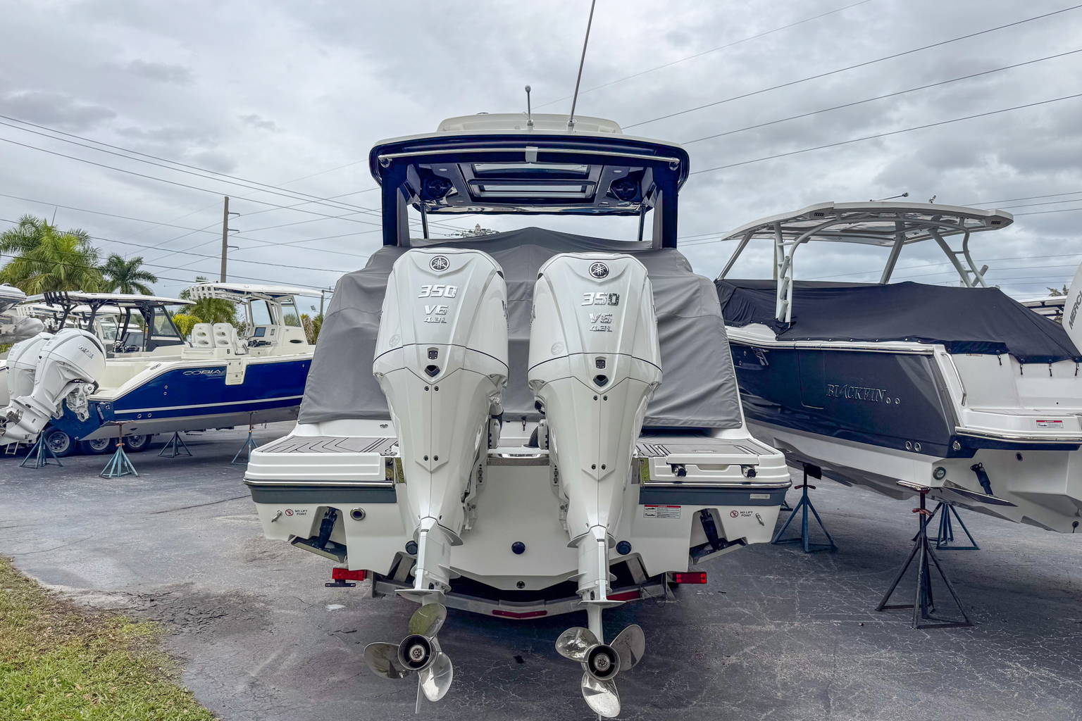 New 2026 Hurricane SunDeck 3200 OB #0871 image 3