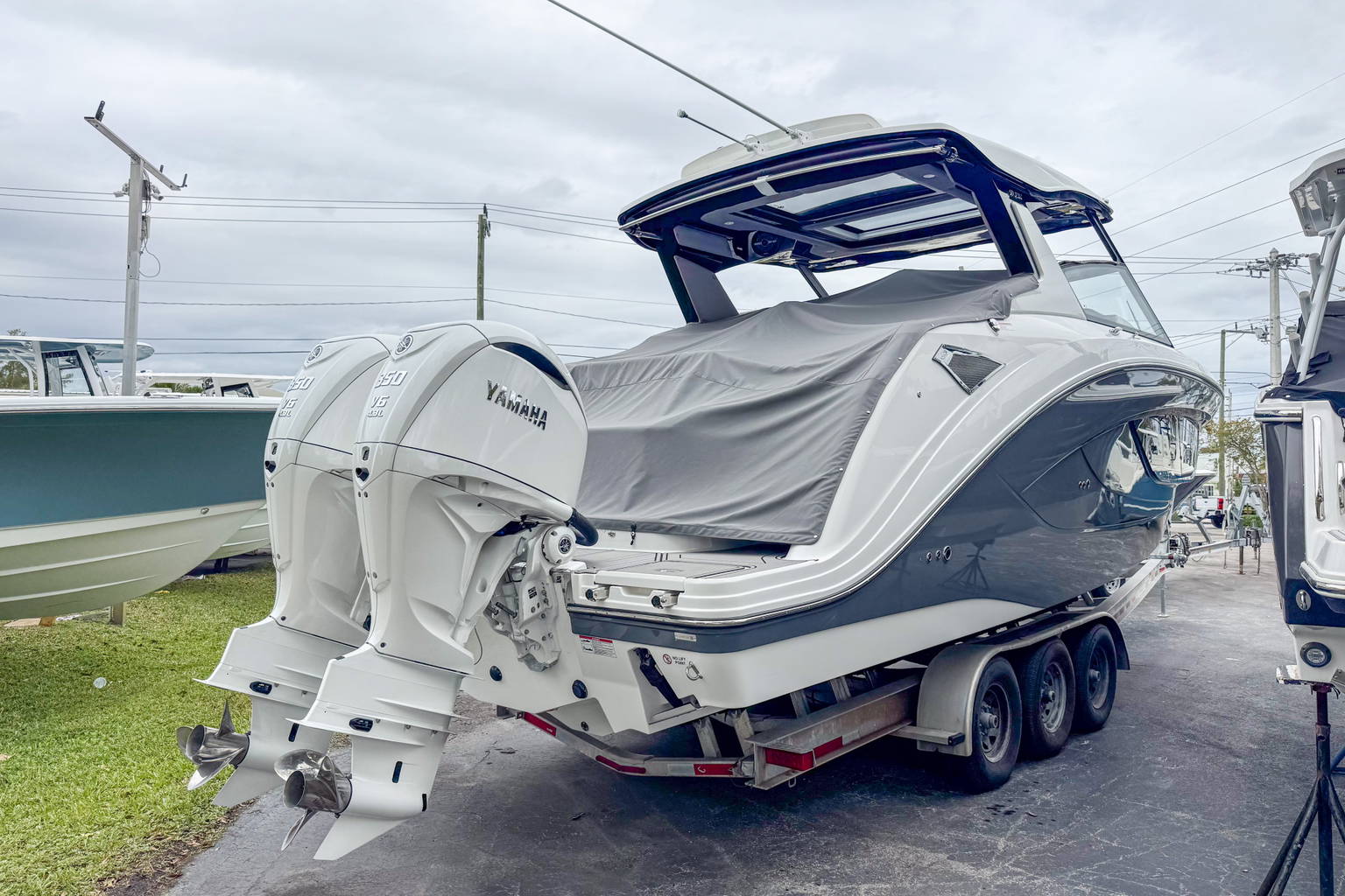 New 2026 Hurricane SunDeck 3200 OB #0871 image 4